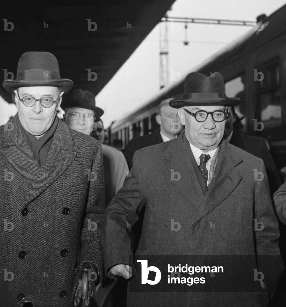 Ernest Bevin in the train in Paris, going back to London, February 3, 1950 (b/w photo)
