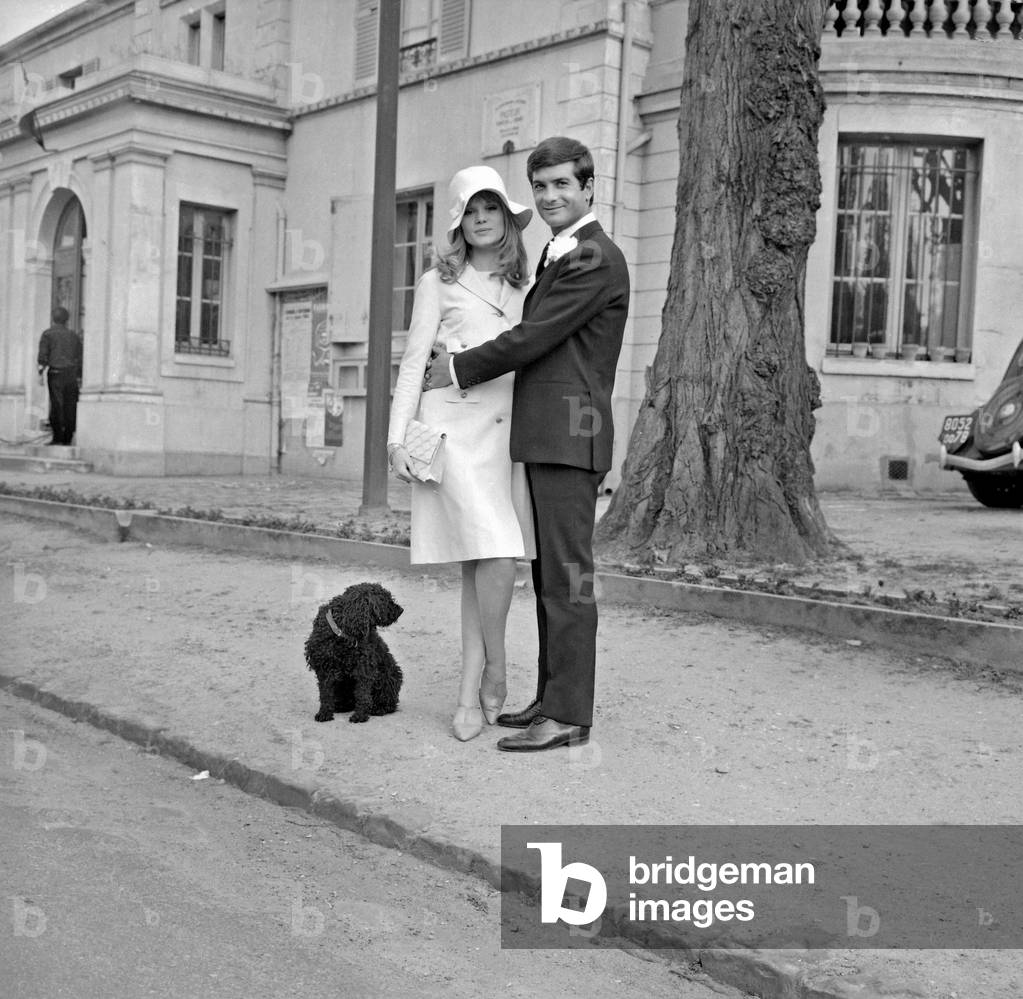 Francoise Dorleac et Jean-Claude Brialy sur le plateau du film La Chasse A L'Homme 10 avril 1964 Neg : B85308 (photo b/w)