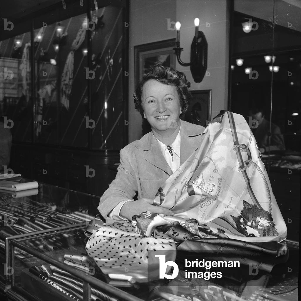 Annie Baumel, decorator, awarded at the French quality festival award, 1952