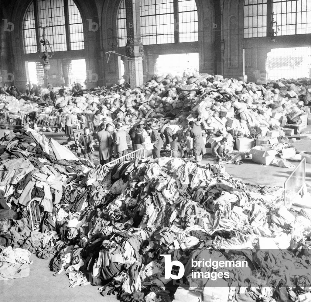Collections of clothes to help people in Madagascar (after hurricanes), in Paris, April 1st, 1959 (b/w photo)
