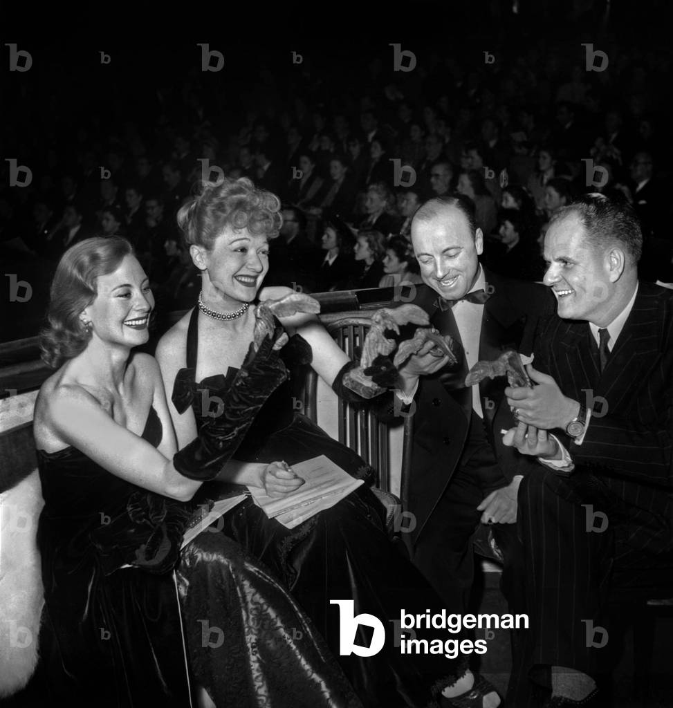 Michele Morgan, Edwige Feuillere, Marcel Carne and Jean Delannoy Receiving Prize on January 28, 1948 (b/w photo)
