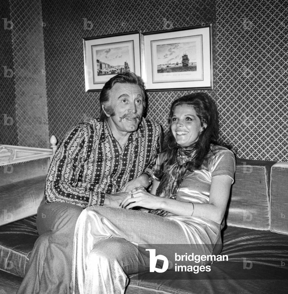 Kirk Douglas, Samantha Eggar before filming of 
