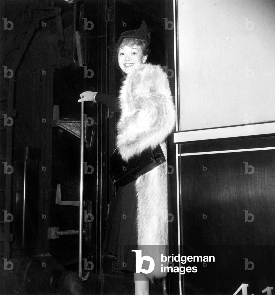 Actress Edwige Feuillere February 16, 1948 (b/w photo)
