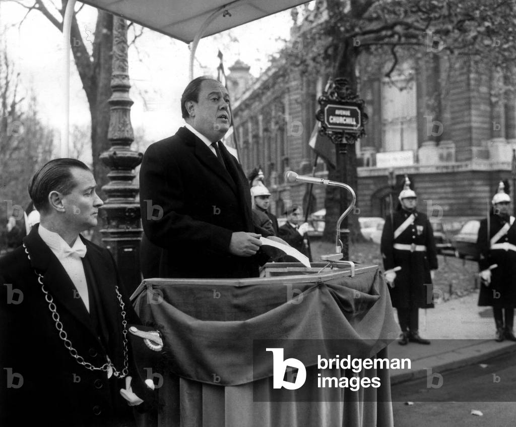 Ambassador Christopher Soames opens Avenue Churchill in Paris 23 November 1966 (b/w photo)