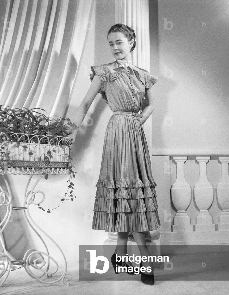 Carven fashion, Paris, February 22, 1951 : dress (b/w photo)