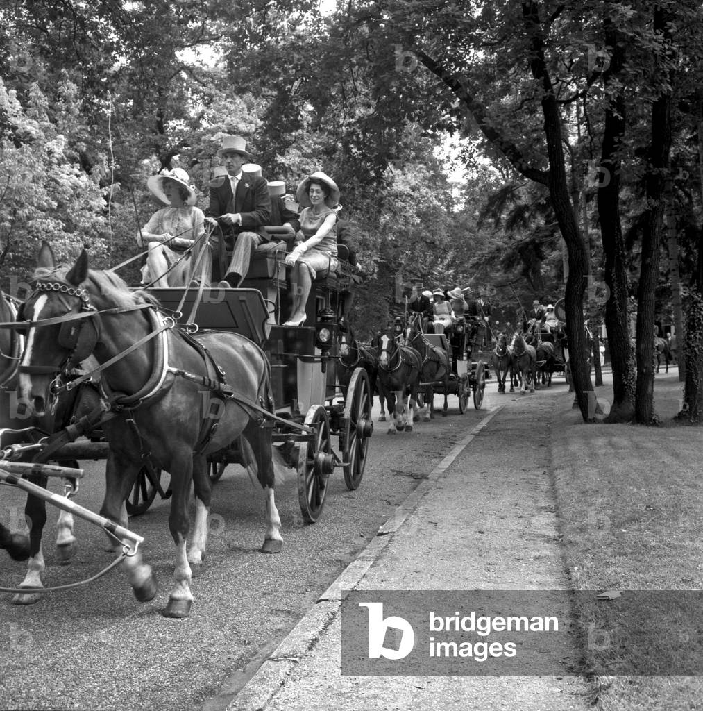 Drags Day Elegance Day Here After Breakfast Mail Coaches Leaving Pre Catelan Towards Auteuil Racing Field With Very Pretty Women In Summer Dresses And Elegant Gentlemen Hairstyles Grey On June 28, 1963 (b/w photo)