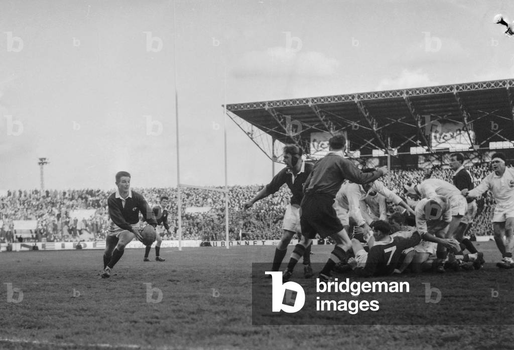 Rugby, Five Nations Championship, in Colombes (France), January 7, 1961 : match between France and Scotland (French victory) : on l : Shillinglaw (b/w photo)