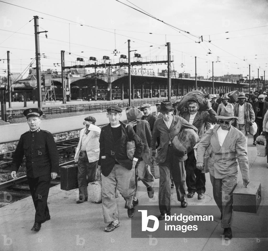 Released convicts, at the station, Paris, May 6, 1950 (b/w photo)