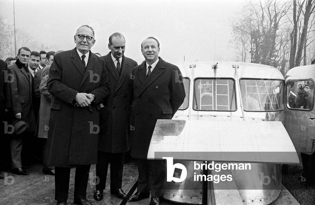 The Aerotrain (Slippery Vehicle on an Air Cushion) was unable to tackle the Speed Record due to the Fog A Gometz Le Chatel (Essonne) In Presence Of Maurice Schumann Jean Chamant And Raymond Marcellin On December 4, 1967 Neg: Cx1588 (b/w photo)