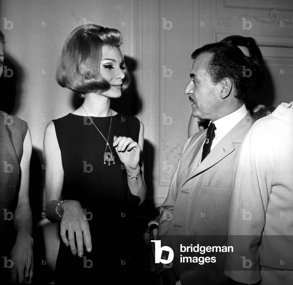 Presentation of The New Collection Autumn Winter By Dior July 25, 1963 : Model Rose Marie With Hairstyle By Alexandre De Paris (R) (b/w photo)