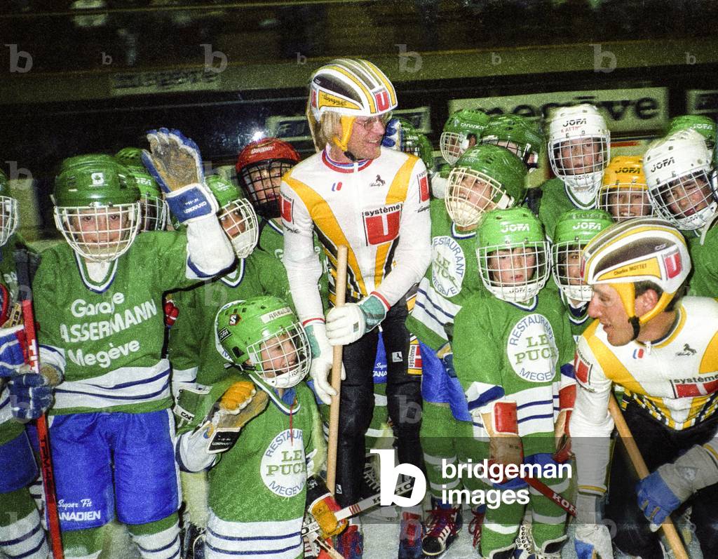 French cyclist Laurent Fignon in Megeve wearing an ice hockey suit, Megeve, France, January 18, 1988 (photo)