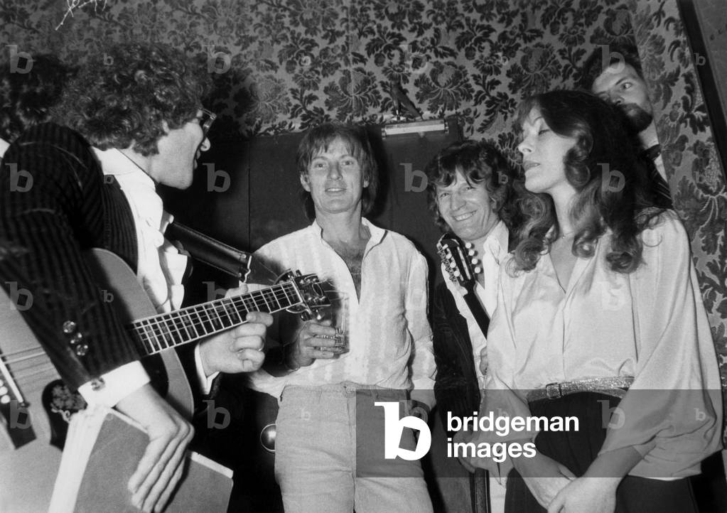 Hugues Aufray at Cabaret Don Camillo on January 11, 1979 (b/w photo)