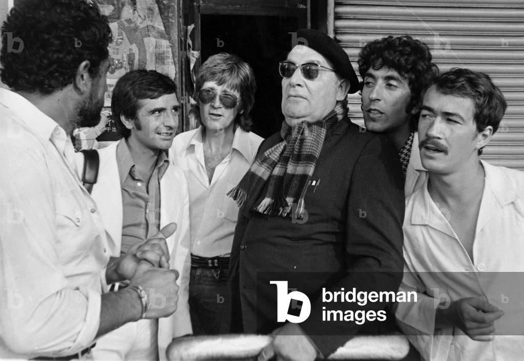 Les Charlots (Gerard Rinaldi, Gerard Filipelli, Jean Sarrus, Jean Guy Fechner) et Leon Zitrone 03 octobre 1975 (photo b/s)