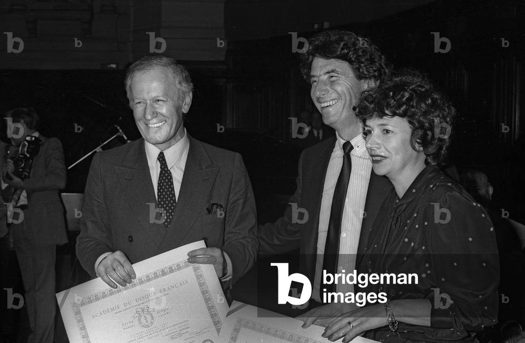 Jacques Chancel, Jack Lang and Michele Cotta at the anniversary of the Disc Academy, Sorbonne, Paris, October 7, 1981 (b/w photo)