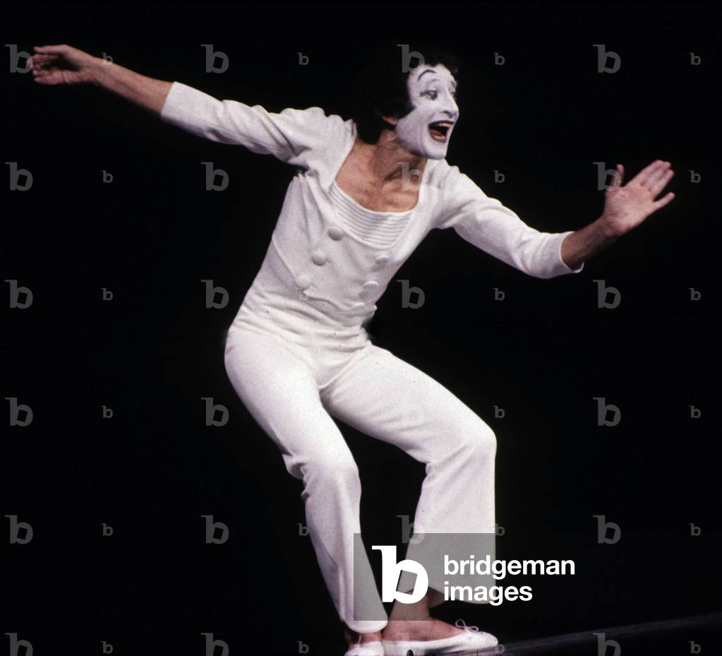Marcel Marceau during One of his Mime Act in 1982 (photo)