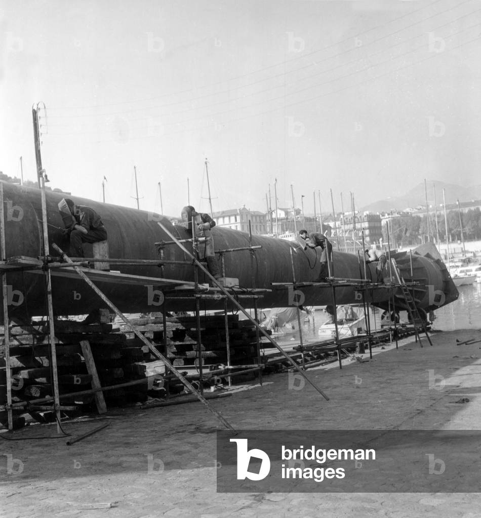 Assembly in Nice Harbour of The Tube of 