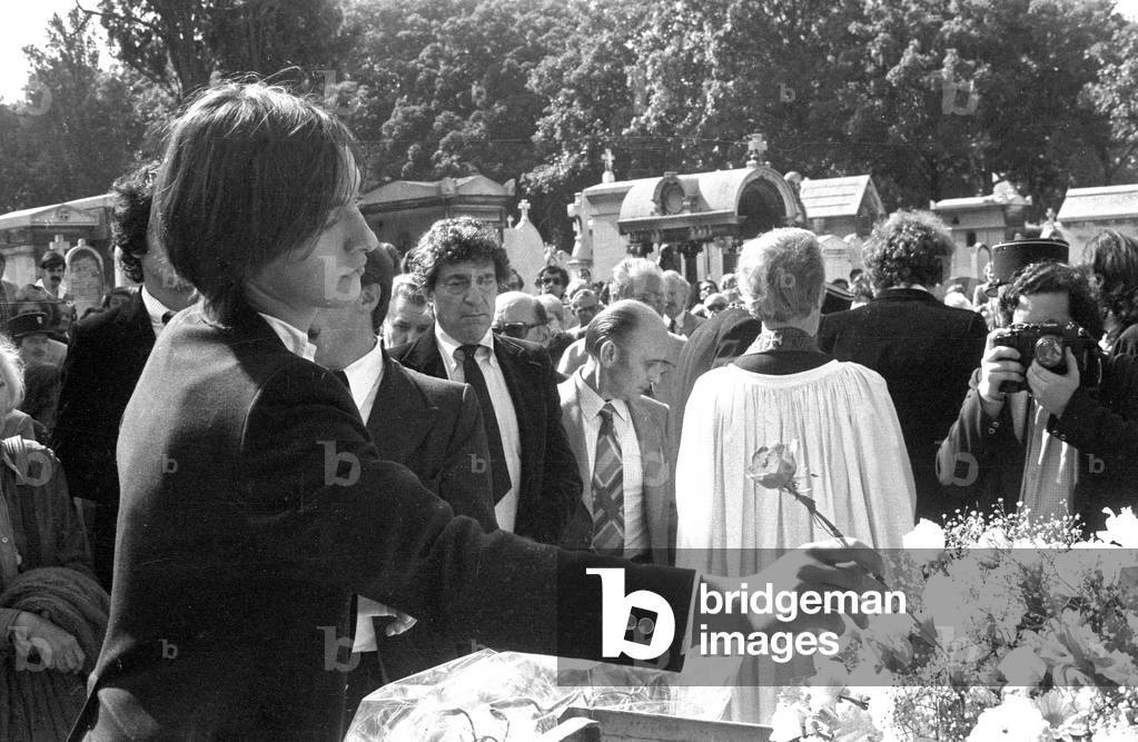 Funeral of Jean Seberg in Montparnasse Cemetery in Paris on September 14, 1979 : her Son Alexandre Diego Gary (b/w photo)
