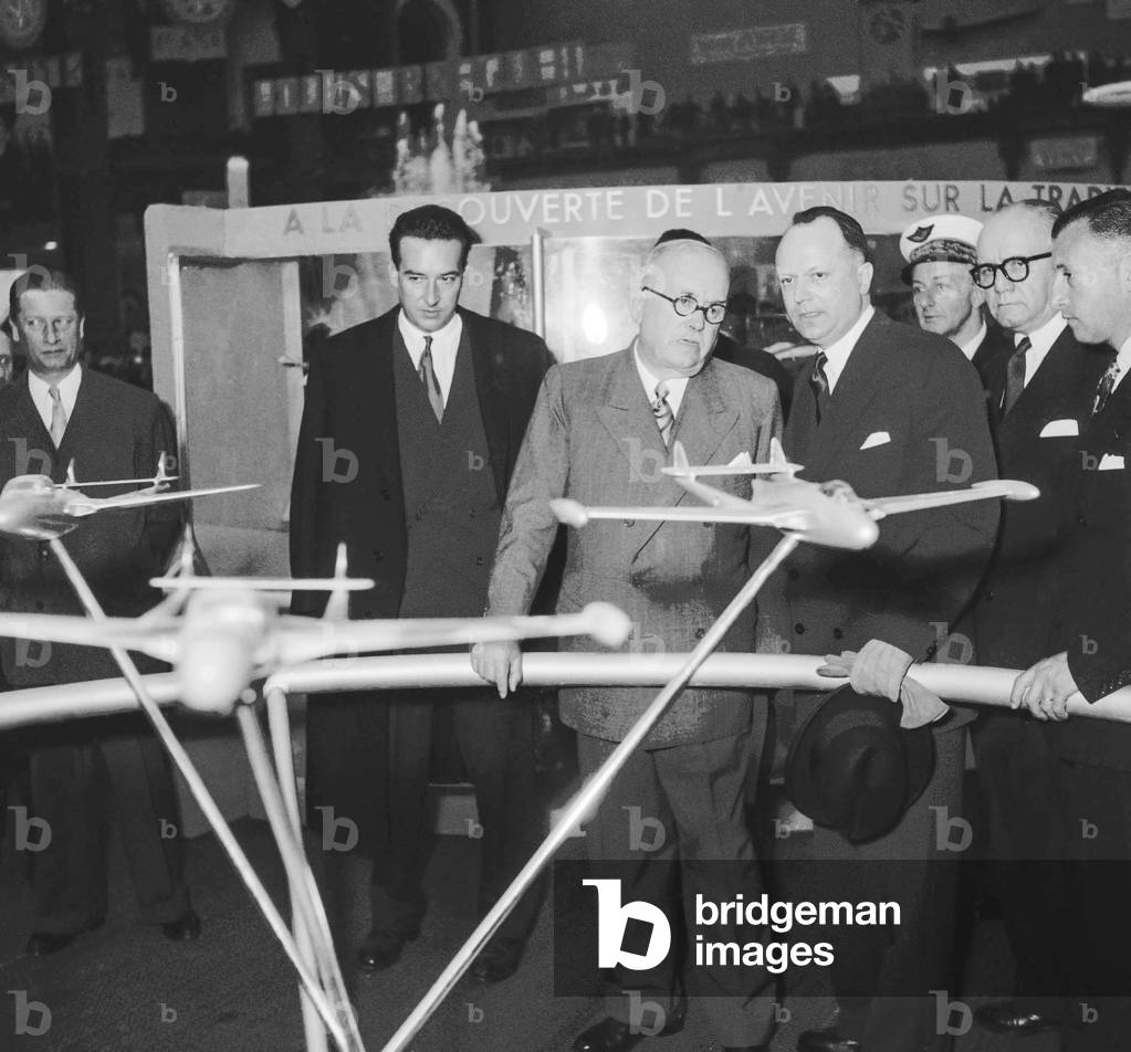 Air show, at the Grand Palais in Paris, June 15, 1951 : opening in presence of the French president Vincent Auriol (b/w photo)