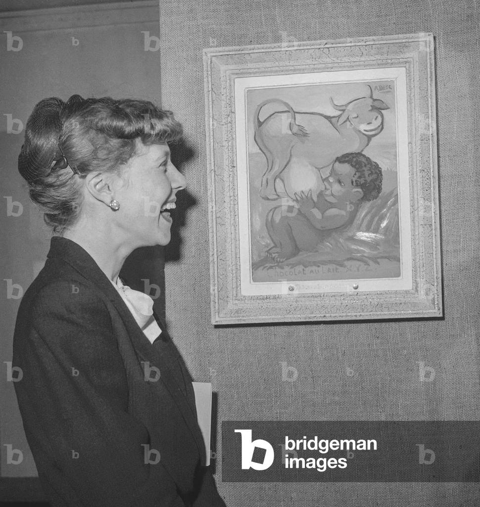 Exhibition of works of art made by humorists, Paris, May 11, 1950 : a visitor looking a painting by A. Desc (b/w photo)
