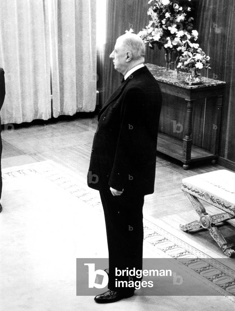 French President General De Gaulle during Greeting Ceremony For Arrival of President of The Republic of Upper Volta Maurice Yameogo in Paris April 11, 1962 (b/w photo)