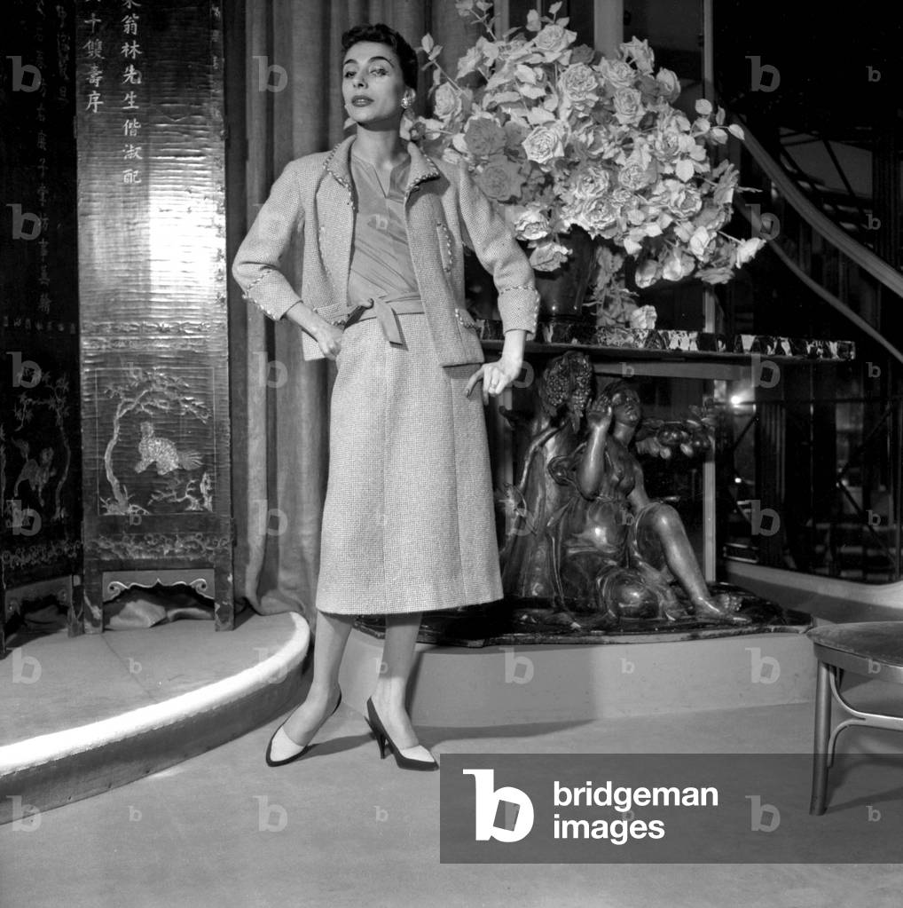 Chanel Fashion, Spring-Summer 1957, January 30, 1957 in Paris : Suit (b/w photo)