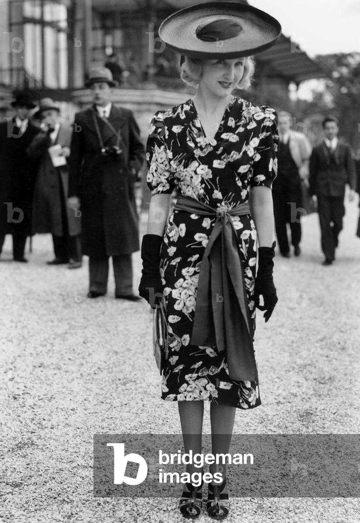 Fashion at Horse Races in 1938  (b/w photo)