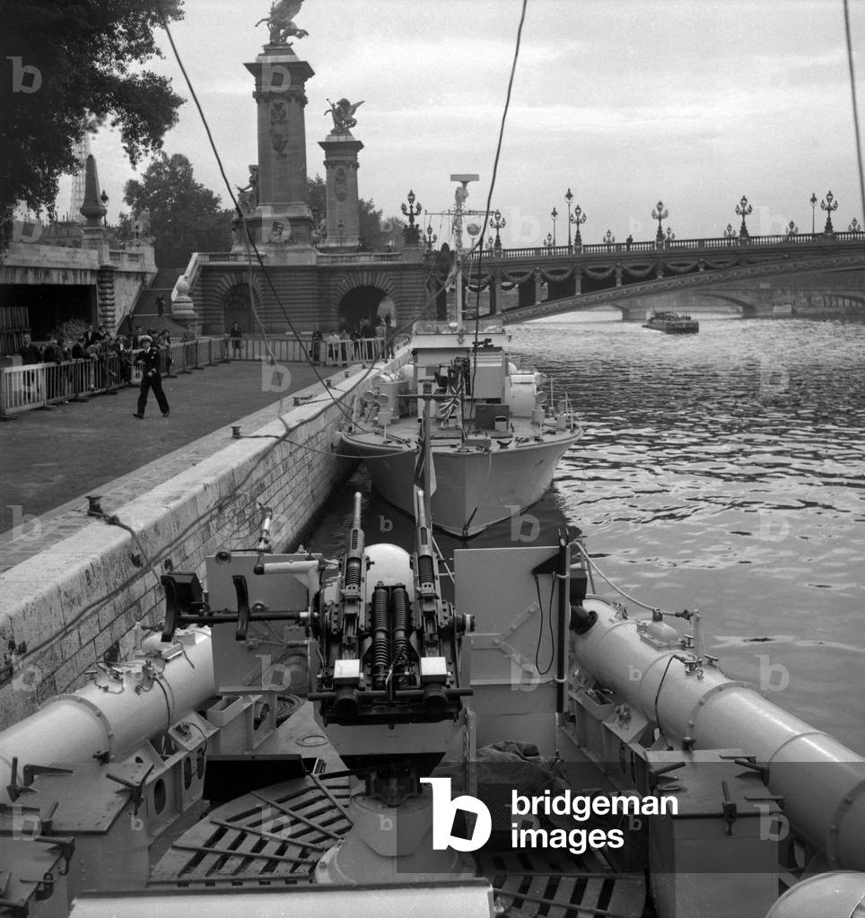 British boats on the Seine river, Paris, June 10, 1949 (in the background : the Pont Alexandre III) (b/w photo)
