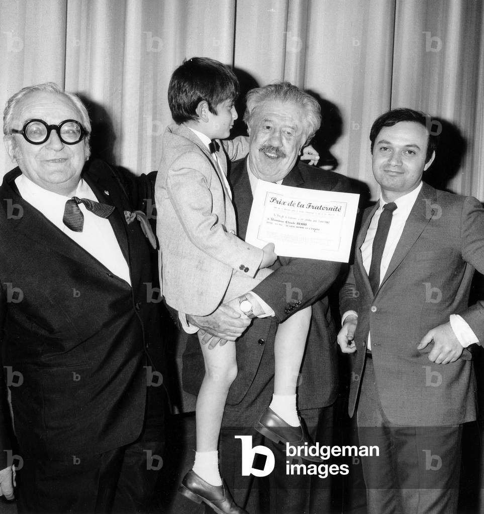 French Director Claude Berri Received Fraternity Prize For his Film The Old Man and the Boy Aka The Two of Us, here With Marcel Achard President of The Jury and Actors of The Film Young Alain Cohen and Michel Simon May 4, 1967 (b/w photo)