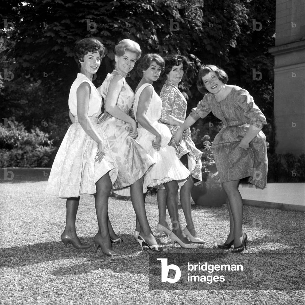 L-R : Gisele Grimm, Jaqueline Fontel, Claudie Laurence, Isabelle Eber, Colette Renard May 29, 1959 during Presentation of Staokings (b/w photo)