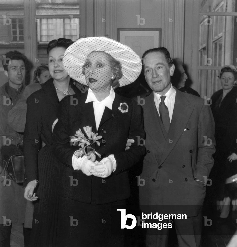 Pierre Fresnay and Yvonne Printemps at The Exhibition of Painter Lamotte on April 3, 1952 (b/w photo)