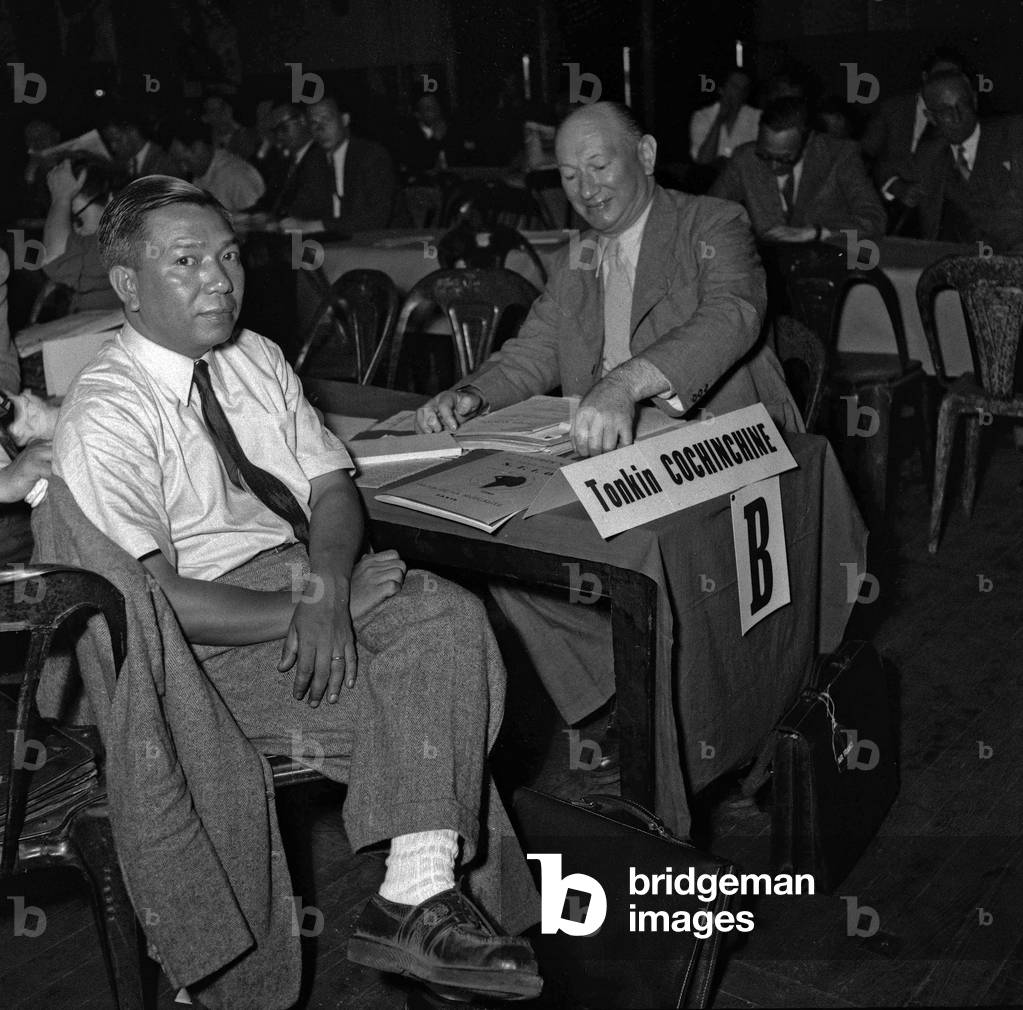 Socialist congress, Paris, July 15, 1949 : Le Duc Tho (Vietnam) and Georges Richard (b/w photo)