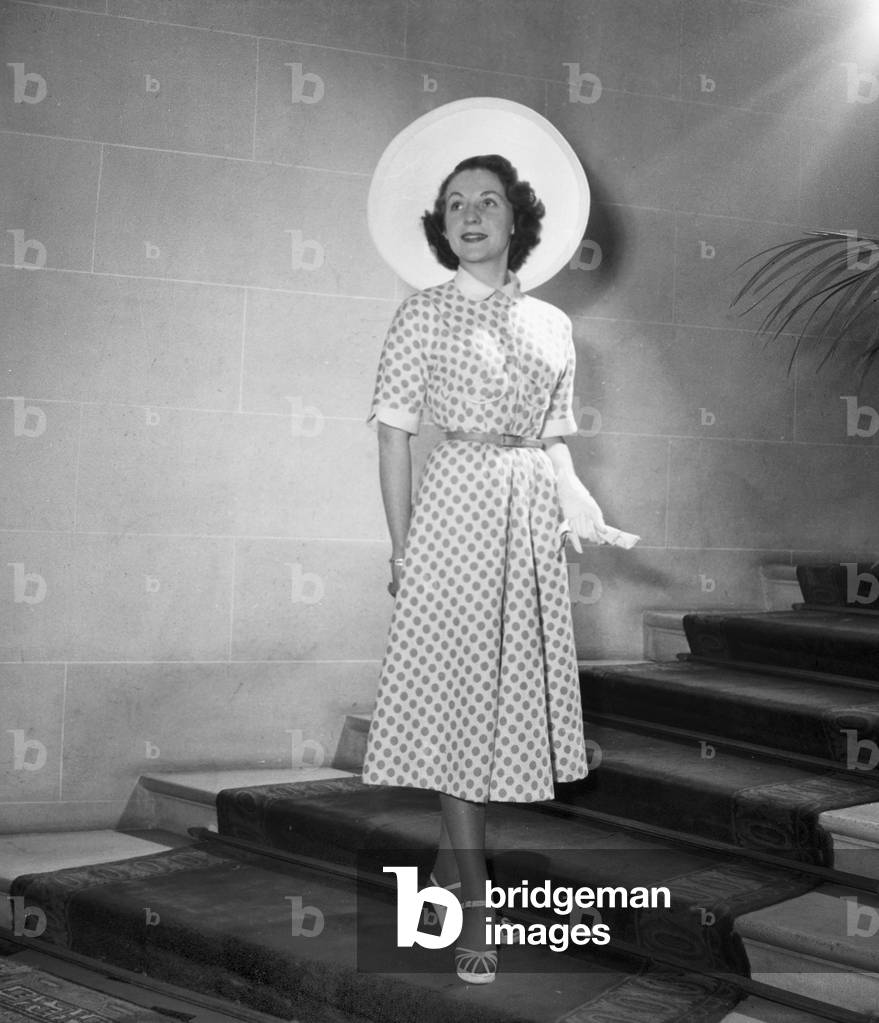 Women Fashion By Jane Sylvain, Paris, February 1949 (b/w photo)