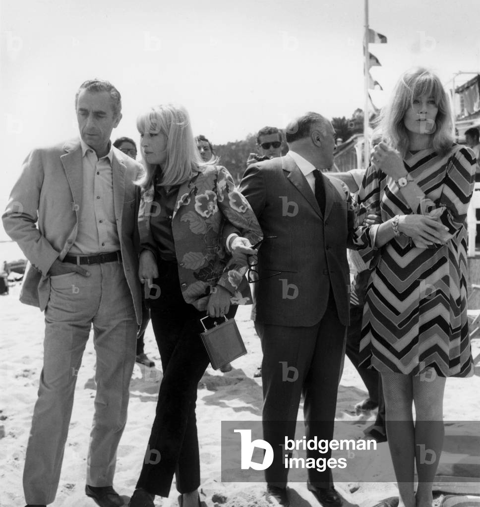 Cannes Festival, May 1967 : Michelangelo Antonioni (1912 - 2007), Monica Vitti, Carlo Ponti and Vanessa Redgrave (b/w photo)