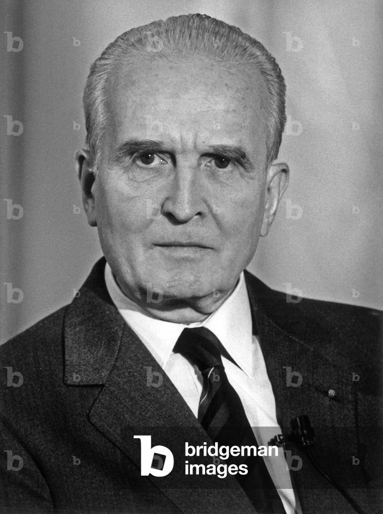 Bernard Tricot A Paris Du Journal Tv A Tf1 August 26, 1985 (b/w photo)