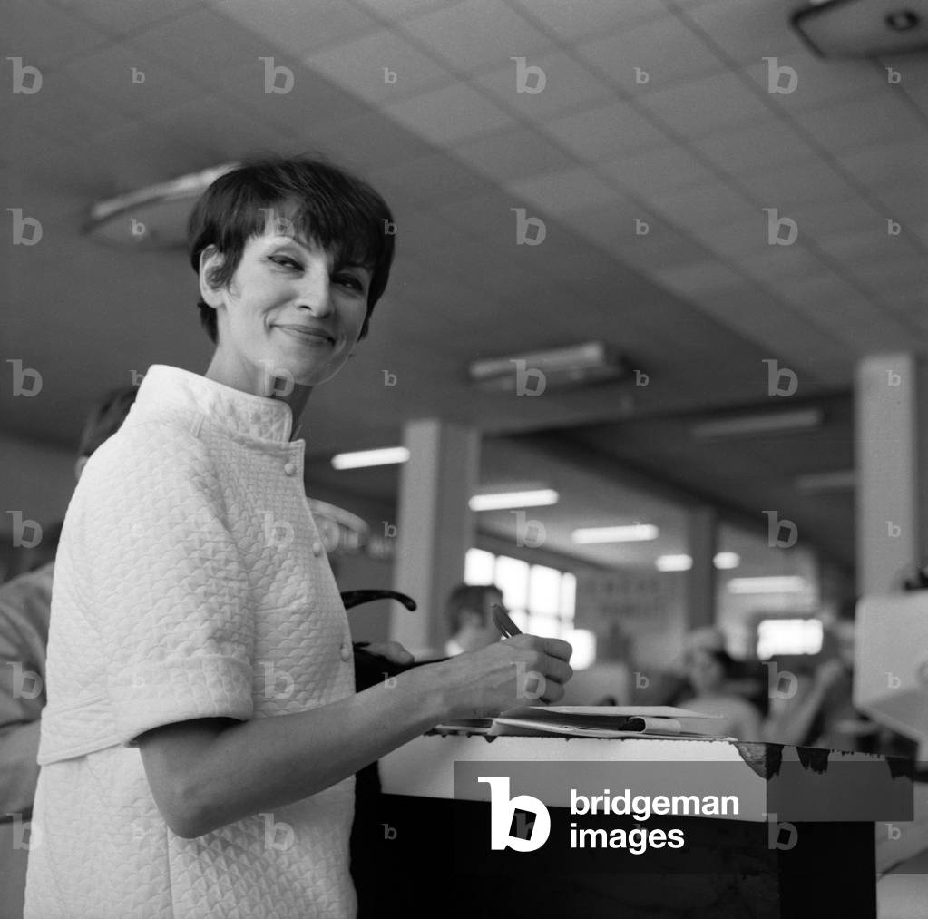 French singer Barbara (Monique Andree Serf) at Geneva airport, August 19, 1967 (b/w photo)