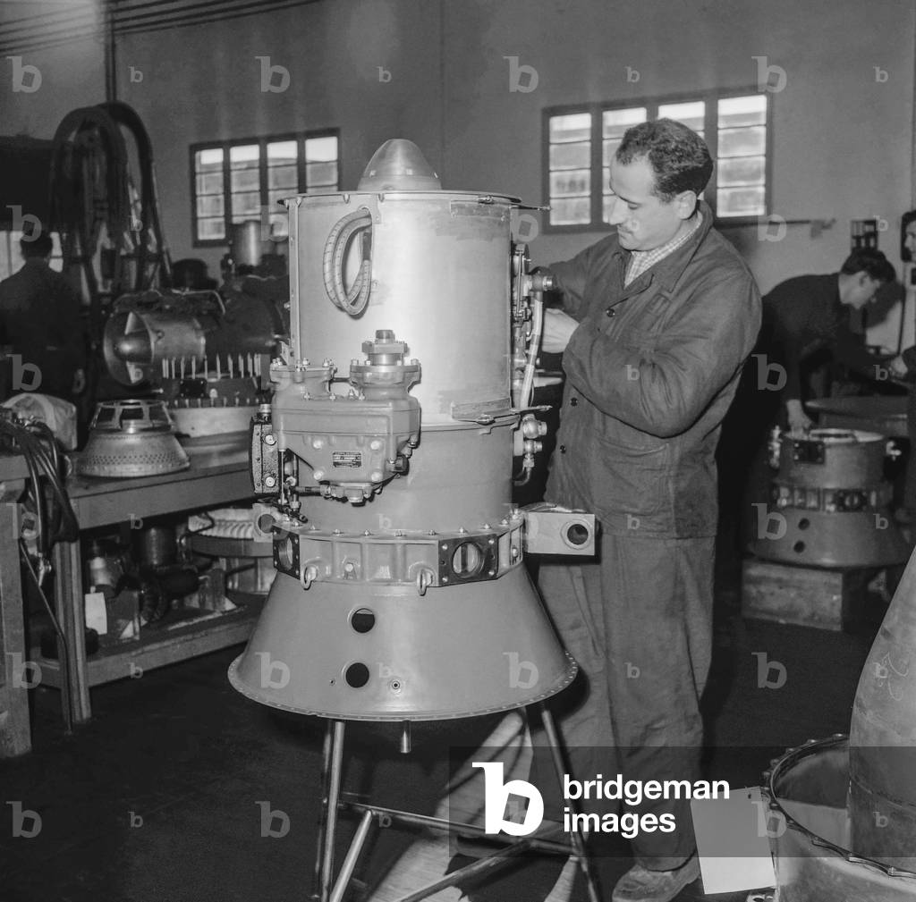 Turbomeca factory (gas turbine engines) in Bordes, France, February 20, 1958 (b/w photo)