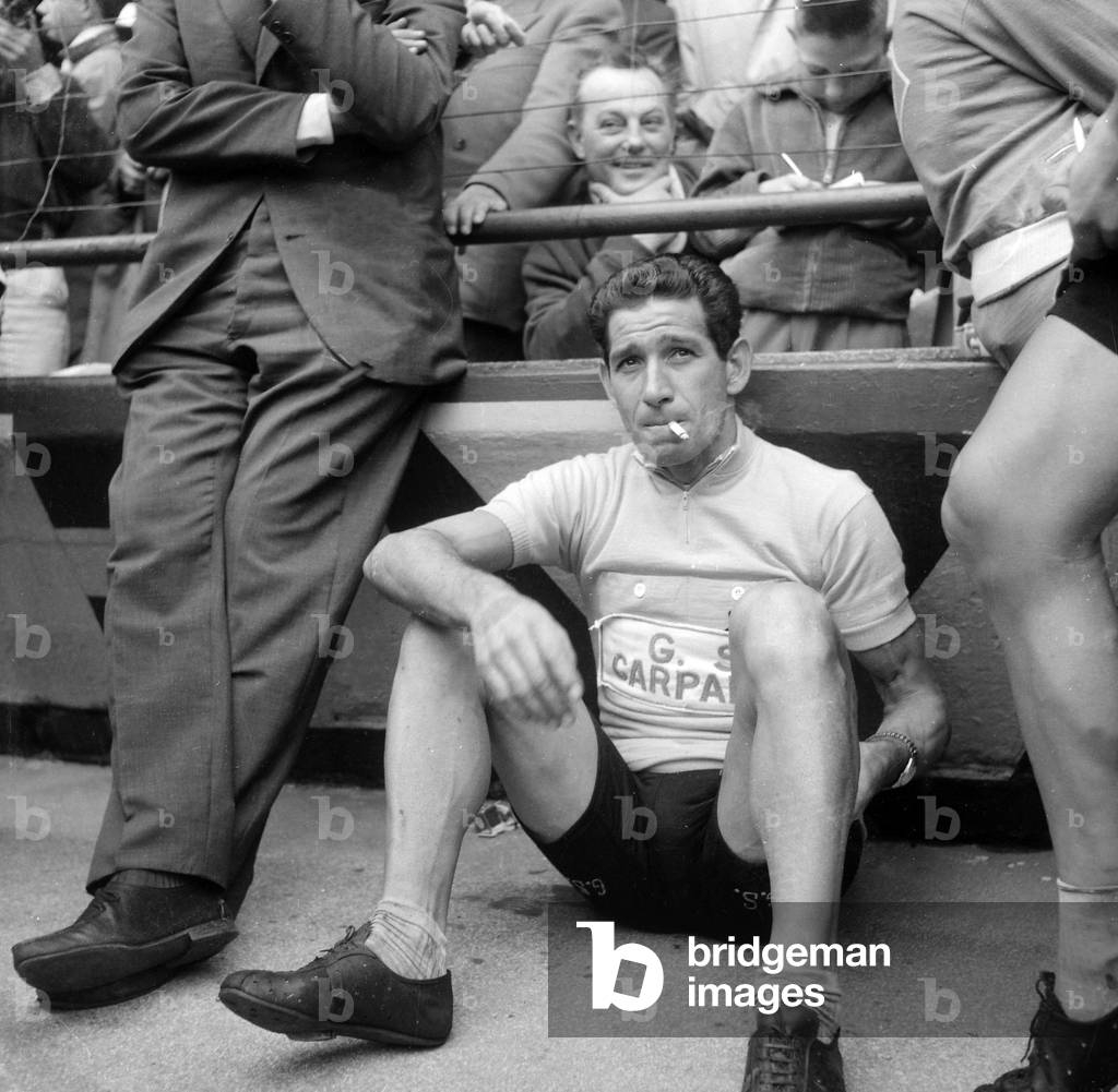 Arrival of Tour De France at The Parc Des Princes in Paris on July 17, 1960 : Gastone Nencini, The Winner, here Smoking A Cigarette, The First One From Start of Tour (photo)