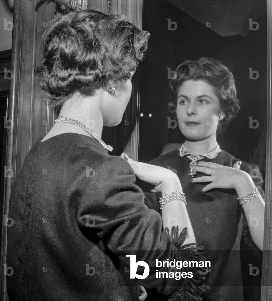 Jewels by Boucheron, Paris, December 1st, 1960 : necklace, bracelet (b/w photo)