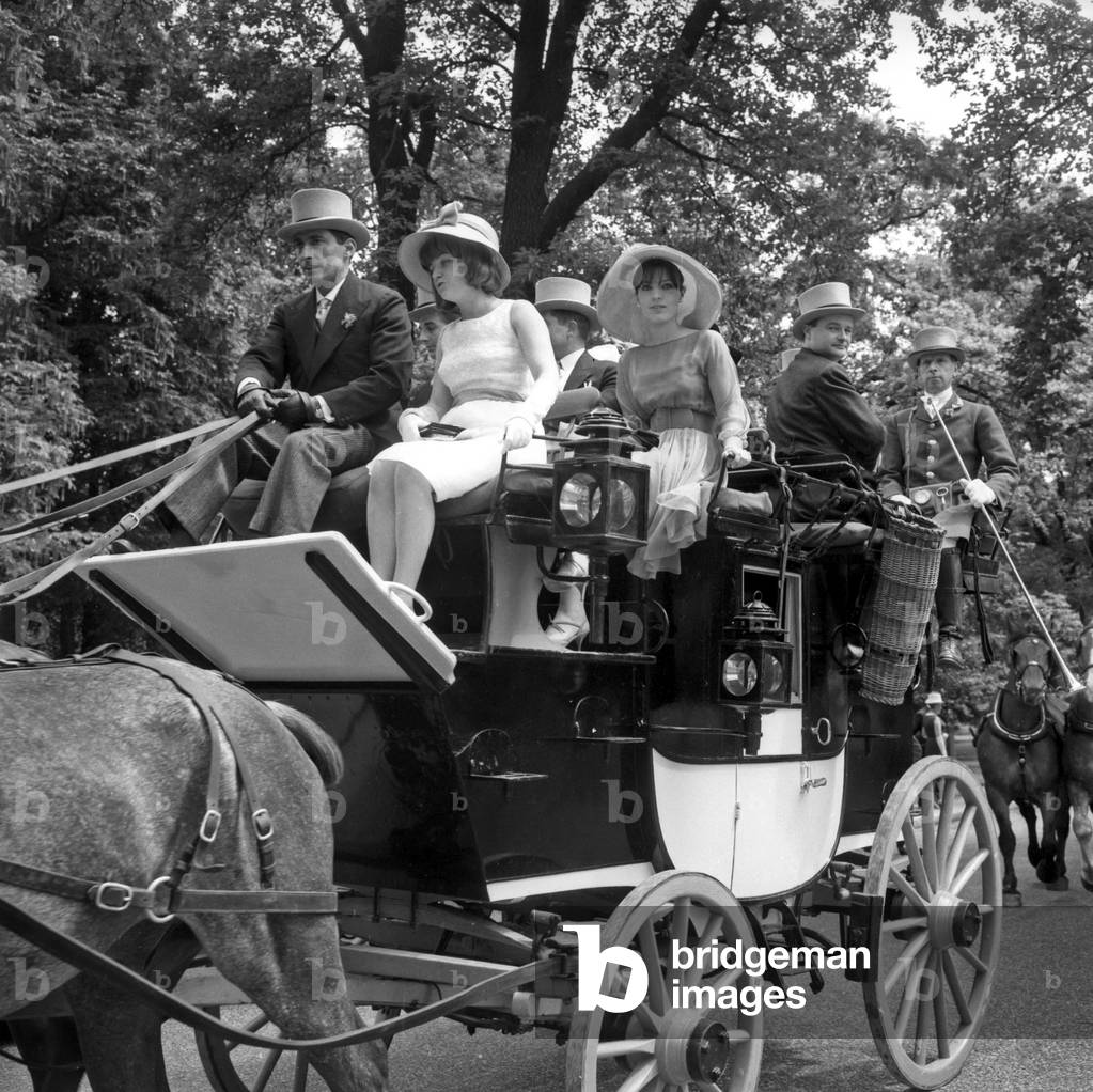 Drags Day Elegance Day Here After Breakfast Mail Coaches Leaving Pre Catelan Towards Auteuil Racing Field With Very Pretty Women In Summer Dresses And Elegant Gentlemen Hairstyles Grey On June 28, 1963 (b/w photo)
