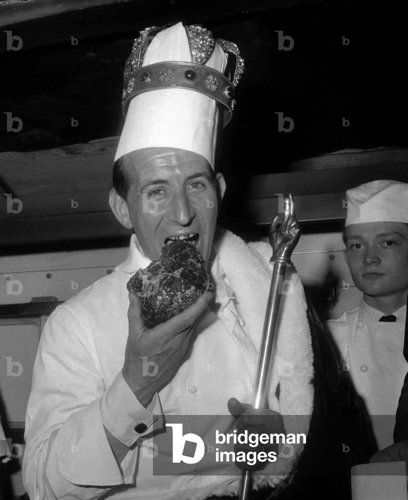 The French pastry cook Jean Delaveyne (c) is elected 1962 prince of the pastry cooks, France, May 9, 1962 (b/w photo)
