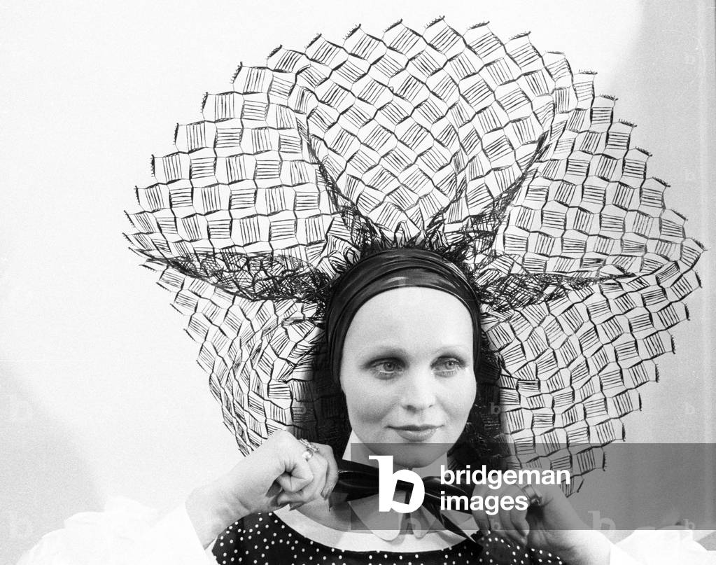 Presentation on January 24, 1972 of Fashion By Jacques Esterel For Spring-Summer 1972, France : Peacock Hat (b/w photo)