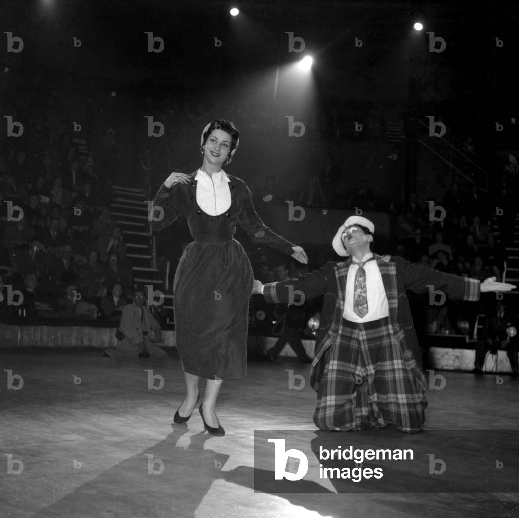 Fashion By Alwyne Camble in Medrano Circus : here A Clown With A Model (b/w photo)