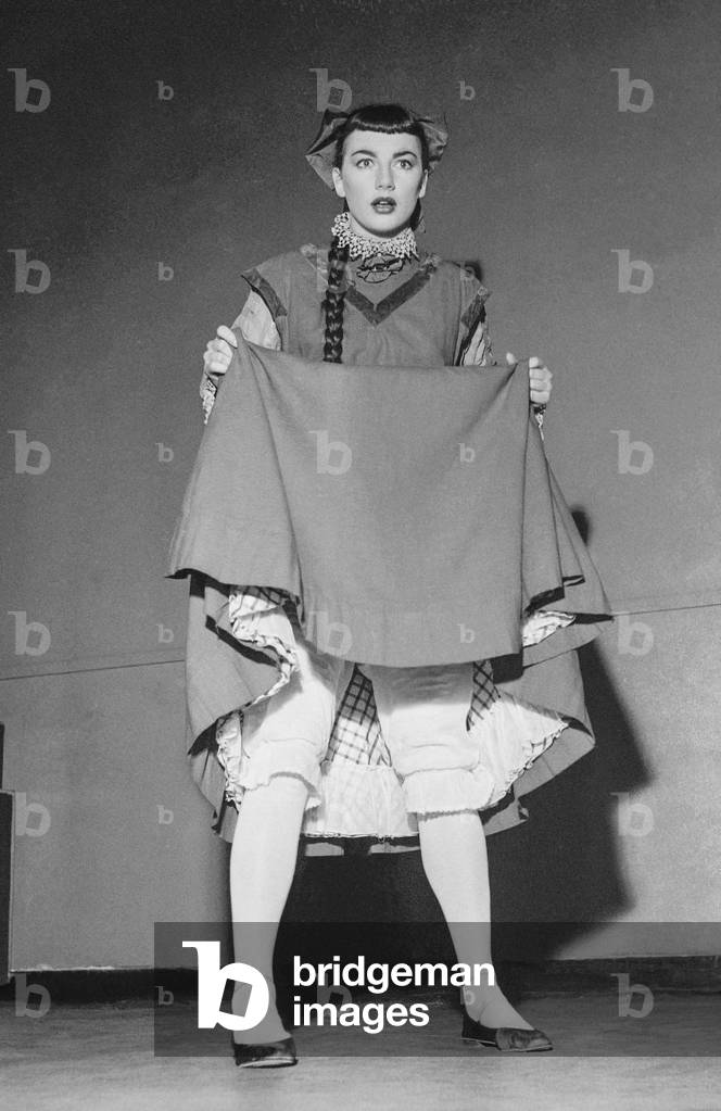 The American National Ballet Theatre in Paris, November 17, 1950 : dancer Allyn McLerie in 