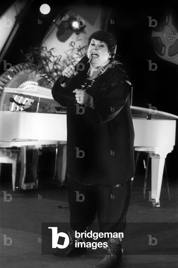Ginette Reno on Stage October 03, 1984 (b/w photo)