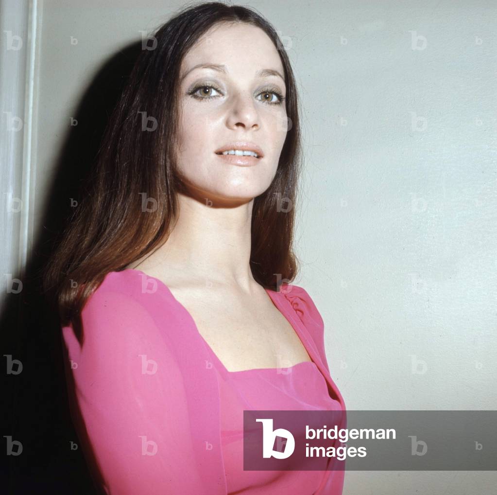 Eva Swann at The Hotel Plaza Athenee in Paris With A Pink Dress Created By The Winnerprize of The Competition of The French Scools of Style, April 15, 1971 (b/w photo)