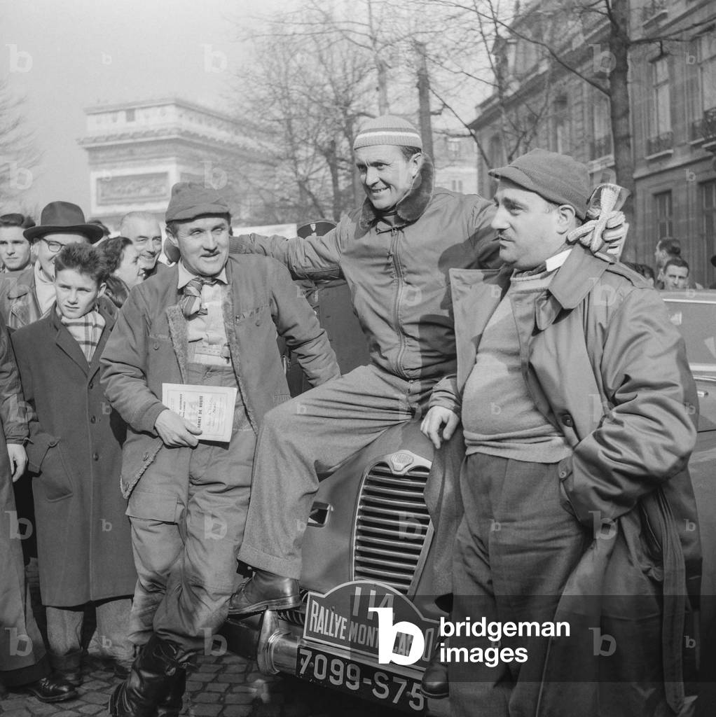 Monte Carlo Rally : pilots are controlled in Paris on January 25, 1951 : Louis Chiron, Alain Mahe, Sacha Gordine with a Delahaye 175 S car (b/w photo)