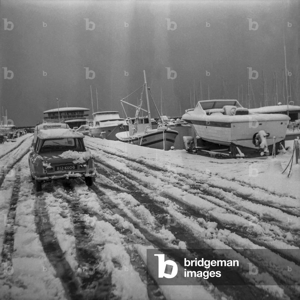 The snow on the seaside, Cros de Cagnes, French Riviera, January 5, 1979 (b/w photo)