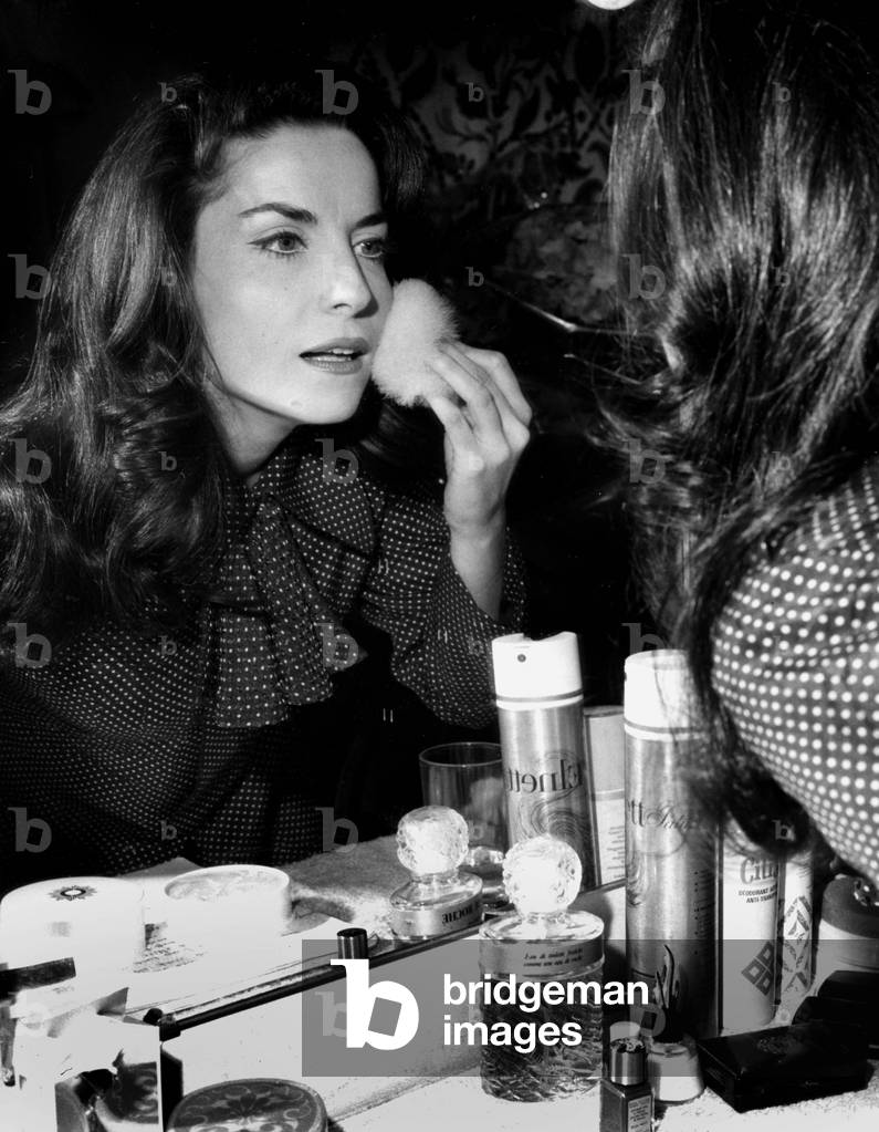 Jacqueline Boyer Makes Her Rentree To The Olympia Featured American From Charlestrenet Show Here In Her Lodge Make Up Before The Show May 8, 1971 (b/w photo)