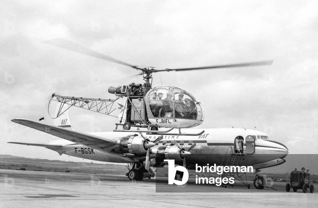 An helicopter taxi between Orly airport and Le Bourget airport, Paris, July 18, 1958 (b/w photo)