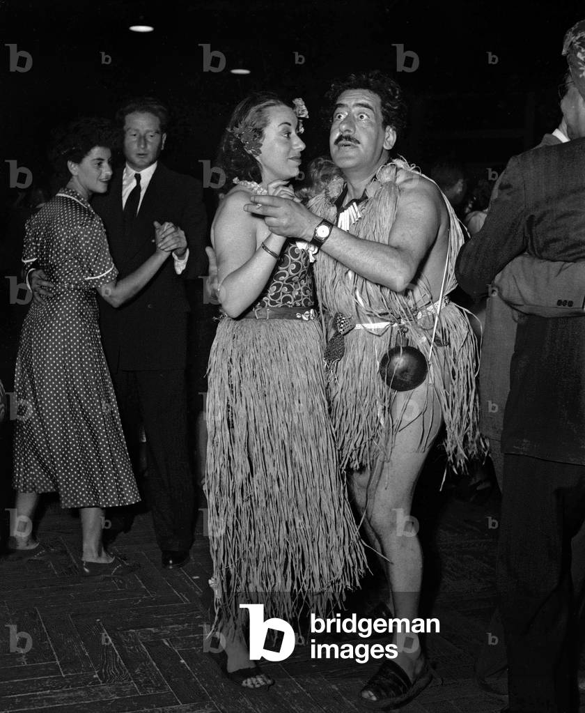 The night of Tahiti in Paris on July 3, 1949 : the painter Dominguez (b/w photo)